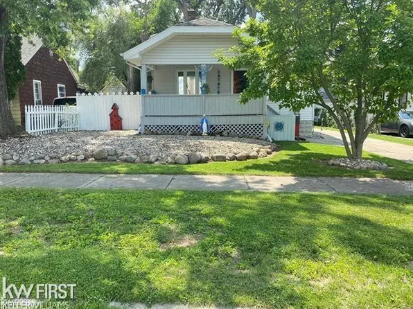 2505 Berkley St, Flint, MI 48504