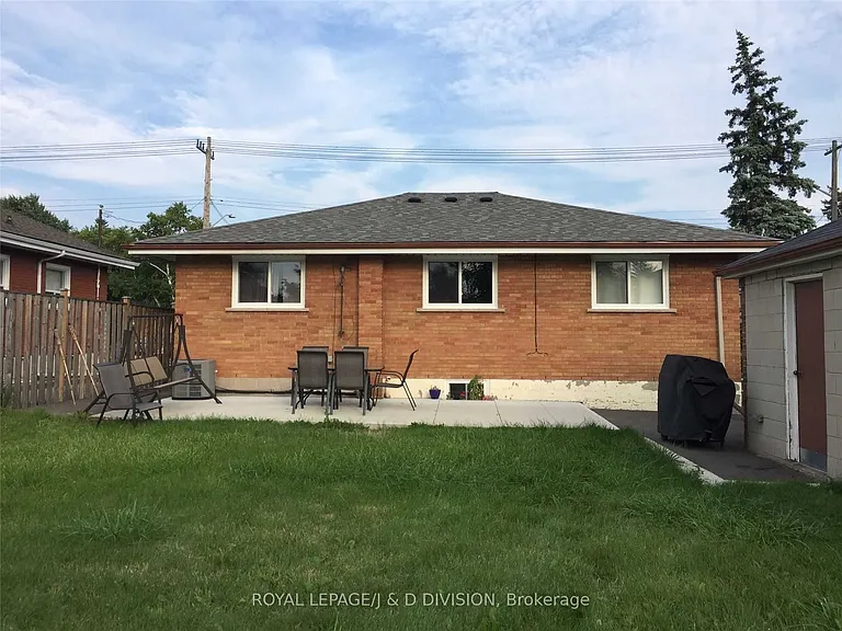 778 Upper Wellington St #LOWER — Photo 3