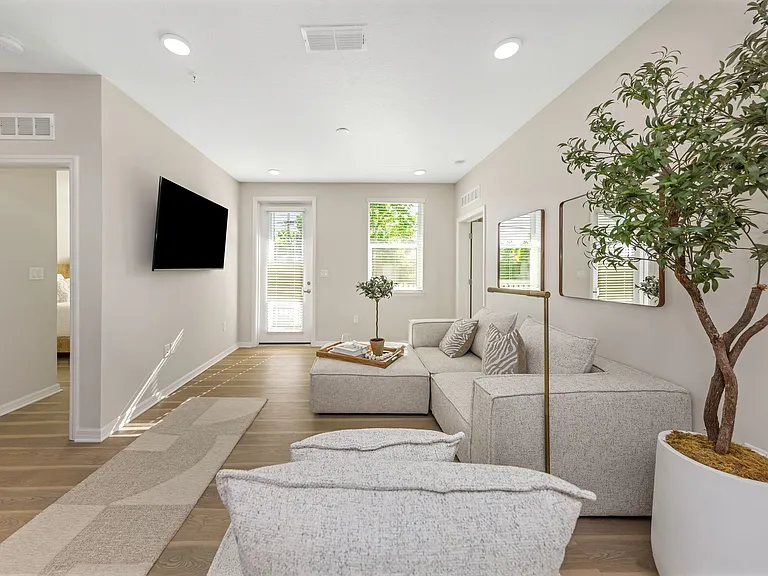 Everest Largo Apartments — Photo 19
