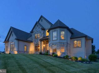 112 Savannah Dr, Hummelstown, PA 17036