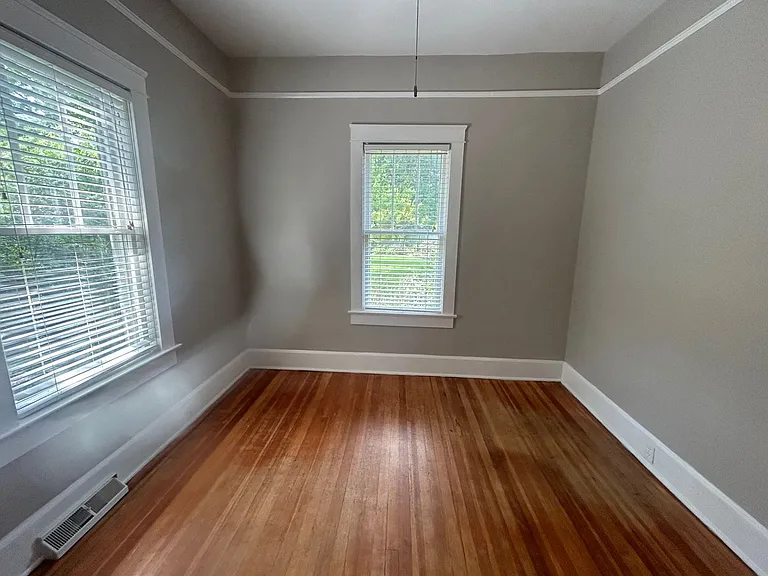 2827 Wilmot Ave — Photo 44