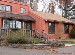 129 North St, Granby, MA 01033