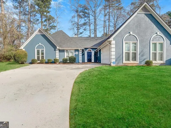 752 Stone Breeze Ln, Stone Mountain, GA 30087