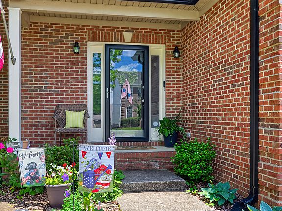 3rd image of 2252 Blackmoor Park Ln