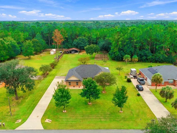 9915 Nichols Lake Rd, Milton, FL 32583