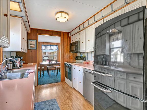 3rd image of 3208 OAKWOOD BOULEVARD S