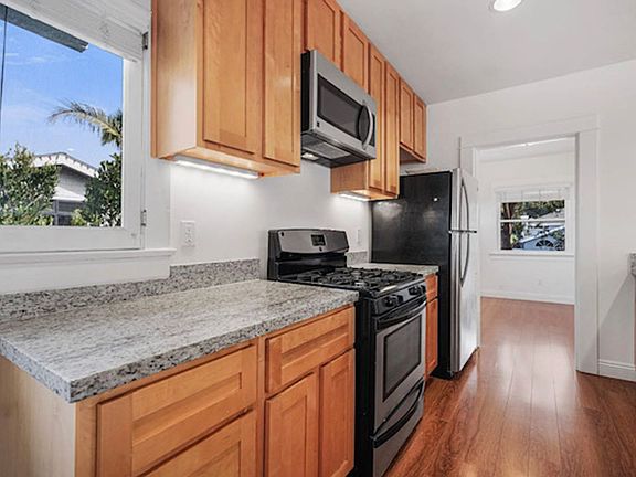 2nd image of 731 Raymond Ave #E