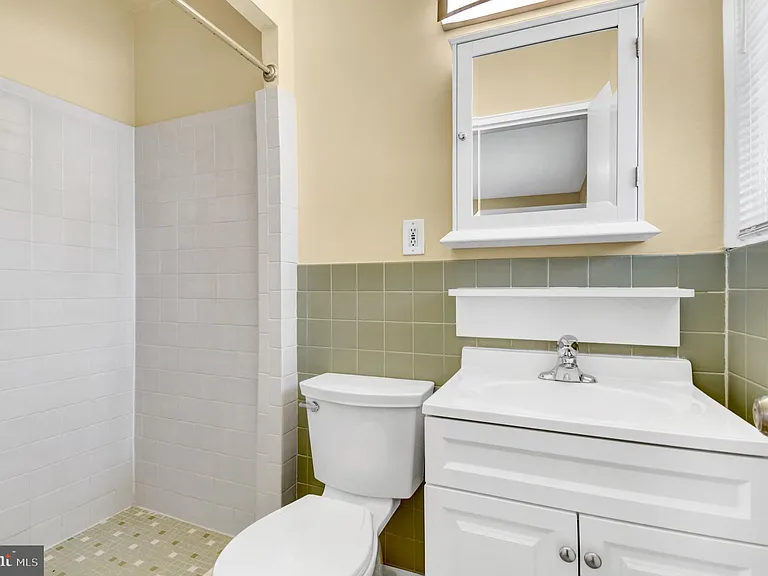 10228 Farnham Dr — Photo 19