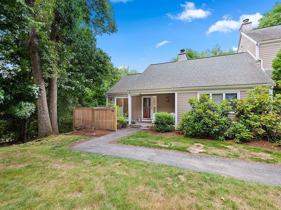 1st image of 36 Fifer Ln #36