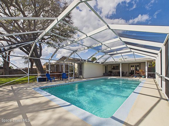 3rd image of 215 Sand Pine Rd