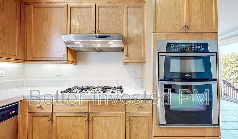 1221 Castellana Ln — Photo 17