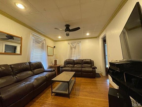 3rd image of 121 Tompkins St