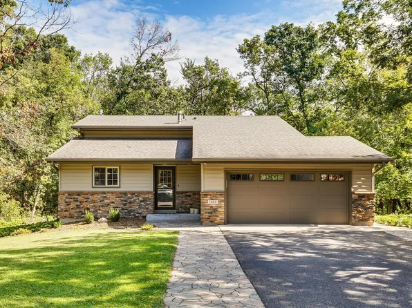 1068 Kirkwood Dr, Eagan, MN 55123