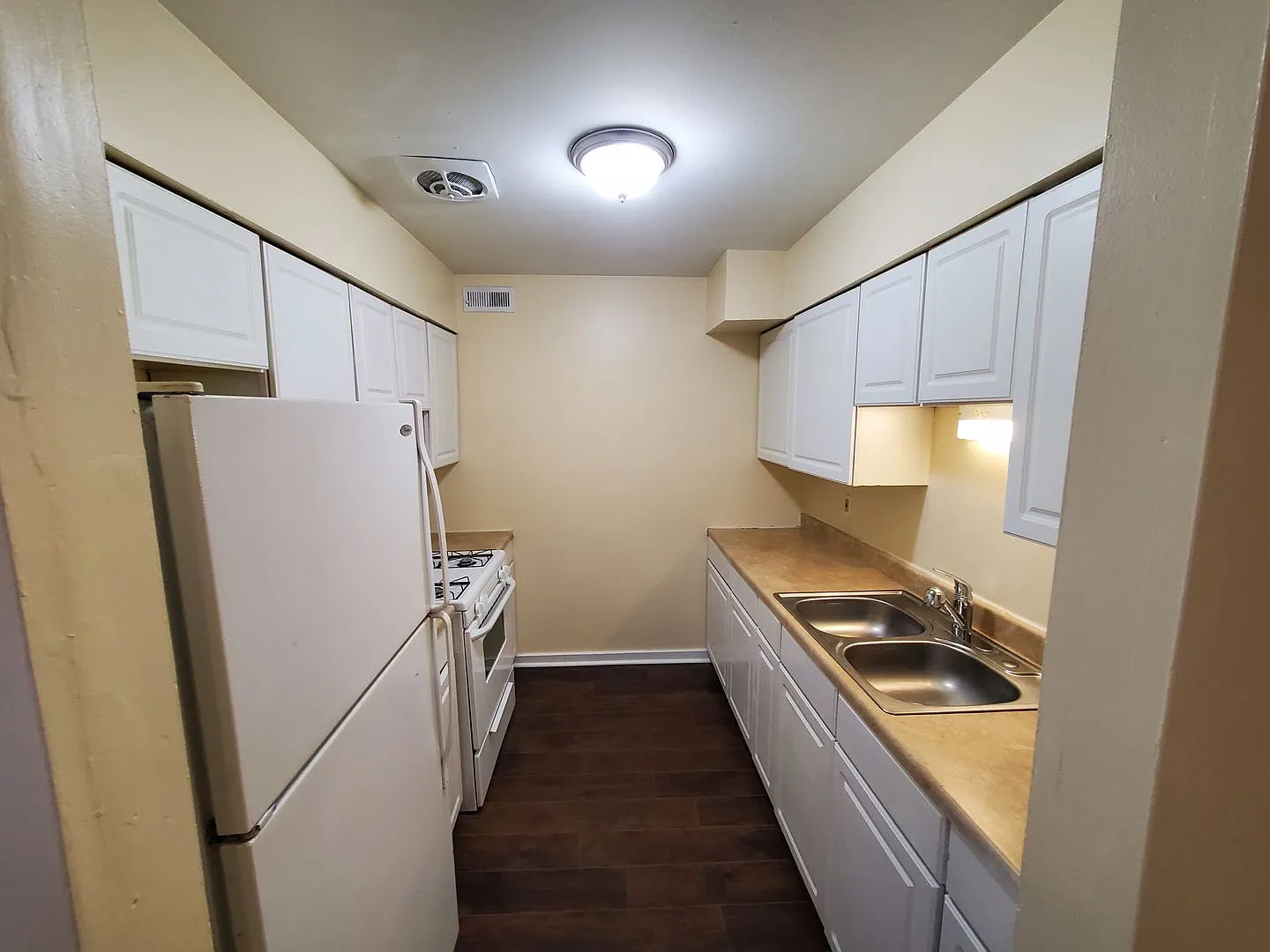 Abbott Acres Apartments — Photo 3