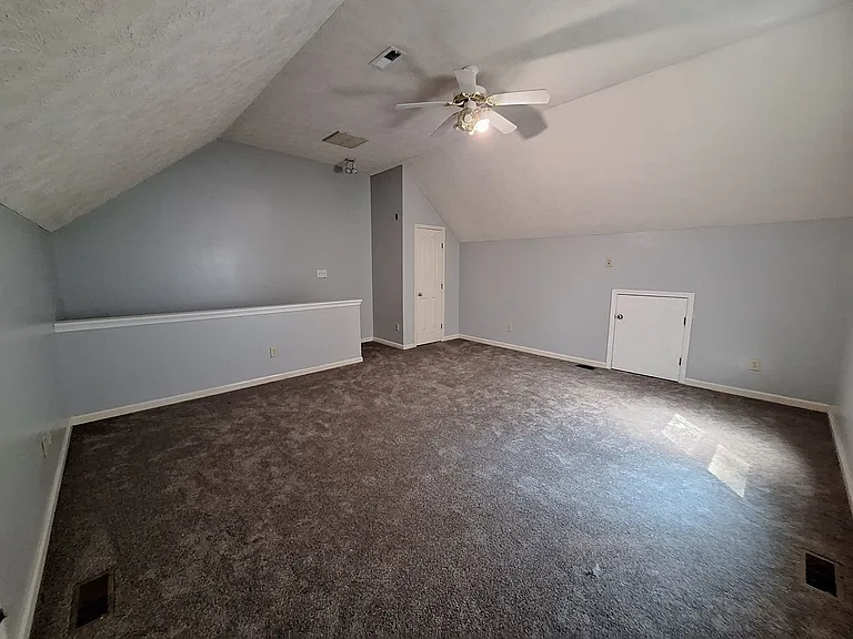 212 Earle Ct — Photo 22