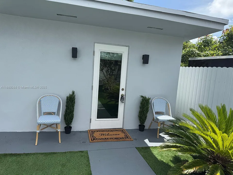 2943 SW 36th Ave #STUDIO