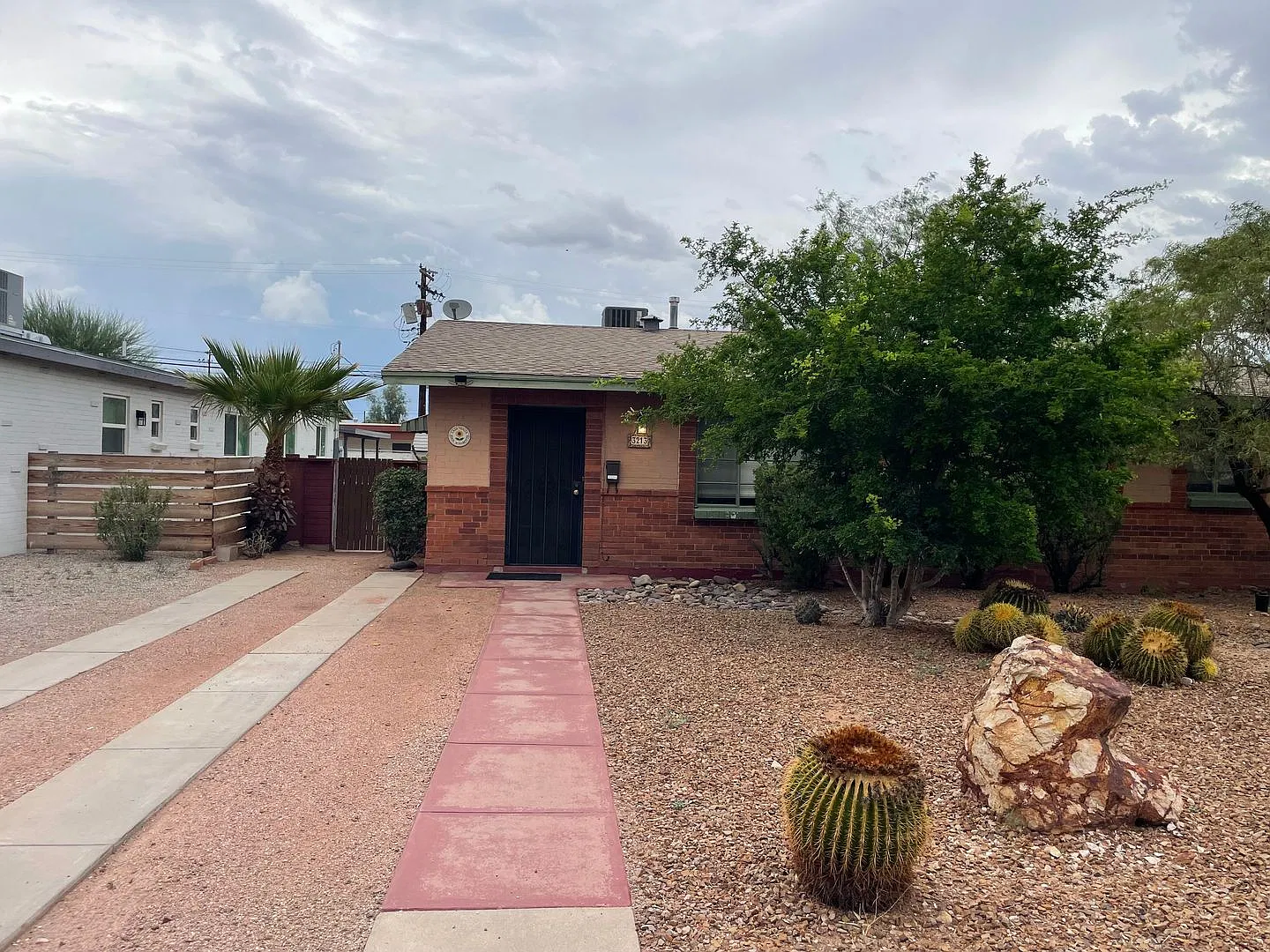 Coming Soon! Beautiful 3 Bedroom! — Photo 2