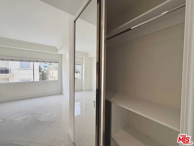 121 S Palm Dr #404 — Photo 27