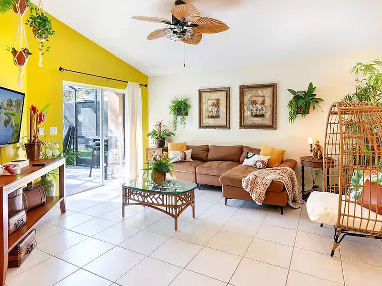 1095 Seasons Blvd — Photo 8