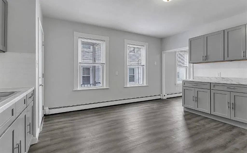 3 bed, 1.0 bath, 1400 sqft, $2,100 — Photo 4