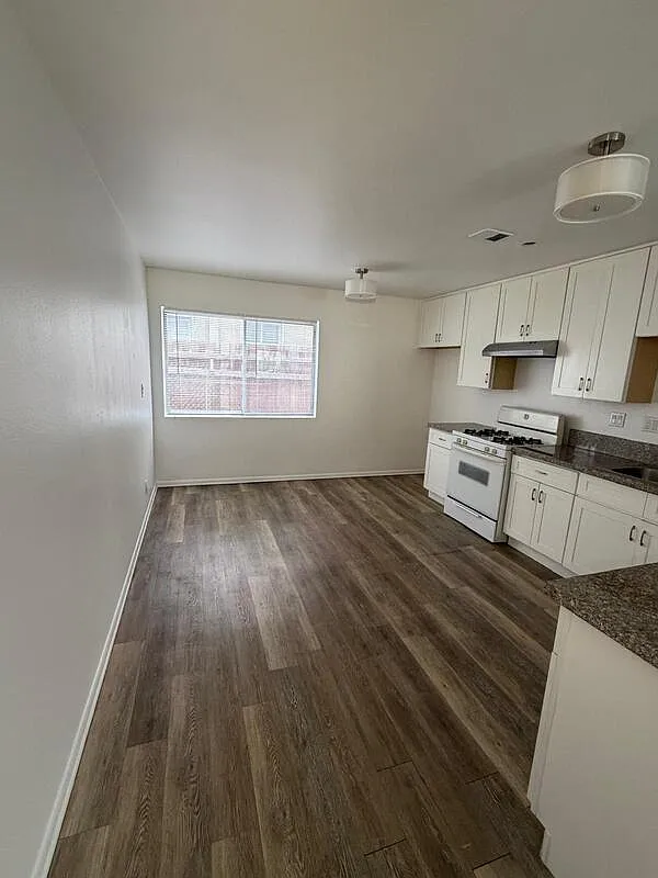 2 bed, 1.0 bath, 800 sqft, $2,650 — Photo 2