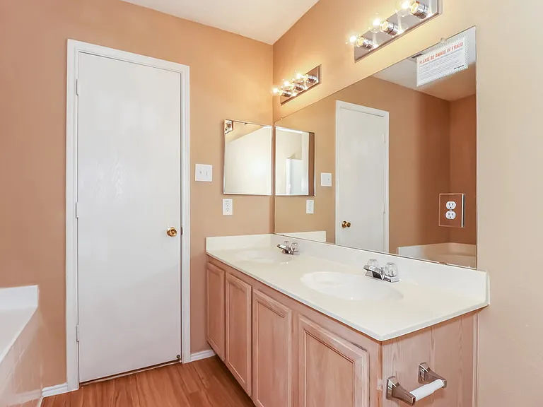 548 Magdalen Ave — Photo 13