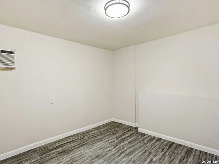 466 Sandalwood Ln — Photo 22