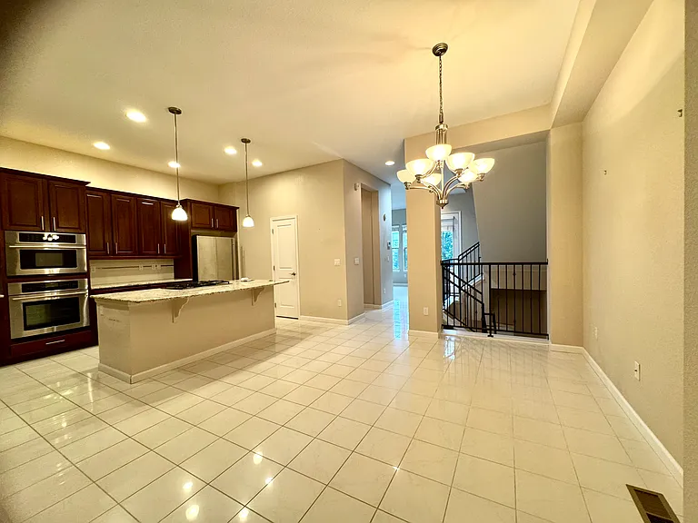 7877 Vallagio Ln — Photo 3