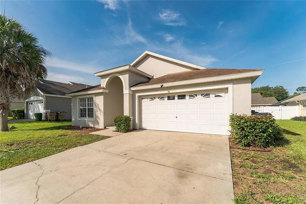 5 bed, 4.0 bath, 2136 sqft, $2,895 — Photo 2