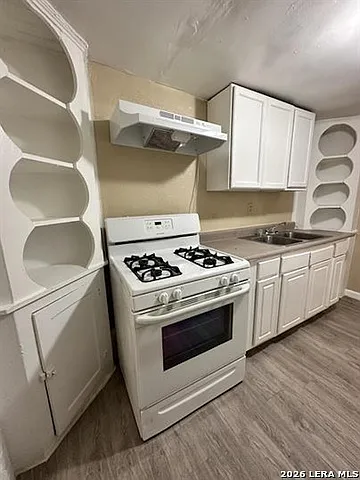 314 N Nueces #C — Photo 2
