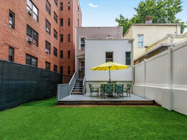 525 East 235th Street image 22 of 23