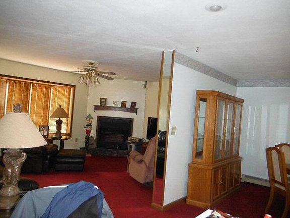 4th image of 121 Borden Hl