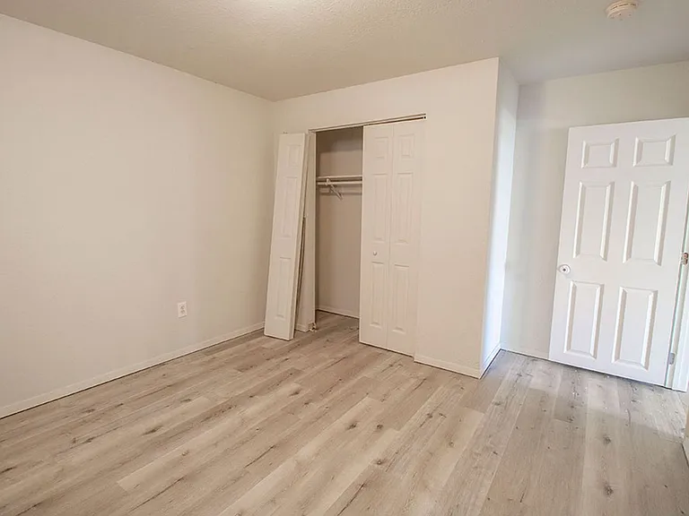 1005 W Ash St — Photo 25