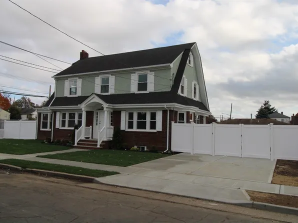 46 Miller Place, Hempstead, NY 11550