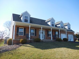 12224 Red Hawk Dr, Waynesboro, PA 17268