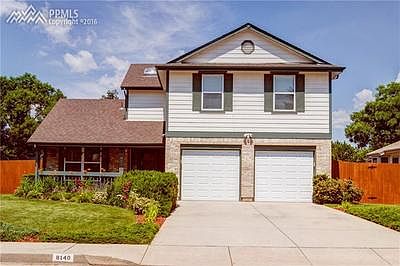 BEAUTIFULLY KEPT BRIARGATE HOME W/ SPACE BETWEEN NEIGHBORS.