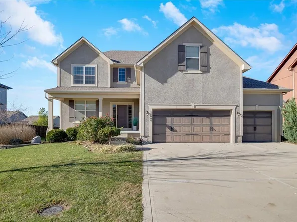 12608 S Laci Cir, Lake Lotawana, MO 64086