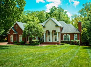 100 Ridglea Ct, Burns, TN 37029