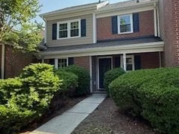 9125 N Vicksburg Park Ct, Charlotte, NC 28210