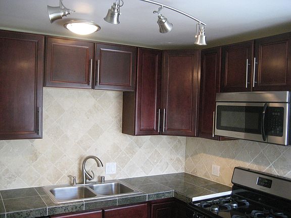large eat-in kitchen
