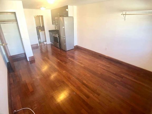 5th image of 510 E 5th St APT 5B