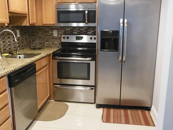 3rd image of 724 Executive Center Dr APT 34