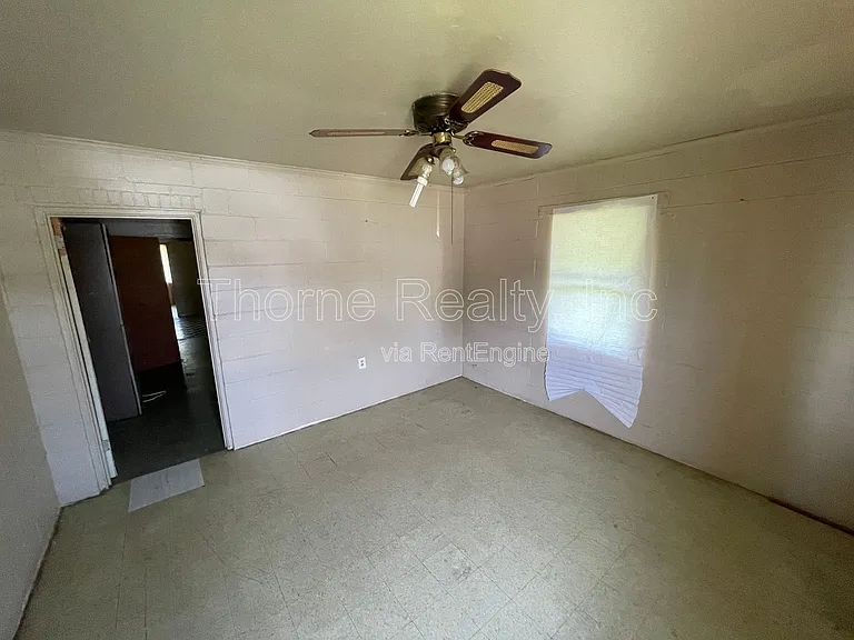 415 Rocky St — Photo 2