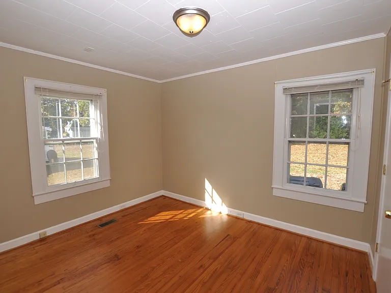 502 S Main St — Photo 18