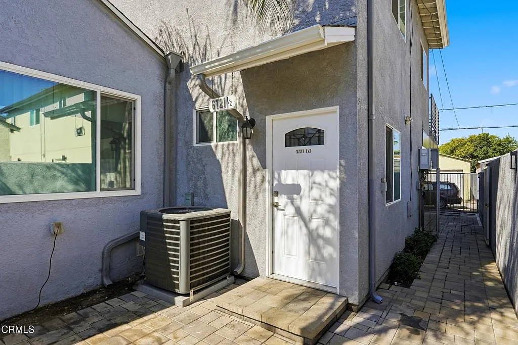 3 bed, 2.0 bath, 1140 sqft, $3,400 — Photo 4