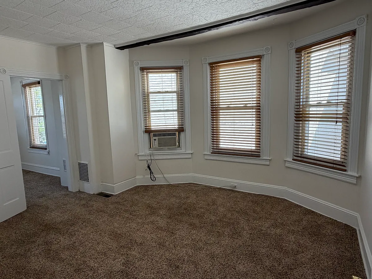 Building Photo - 728 Linden St #2