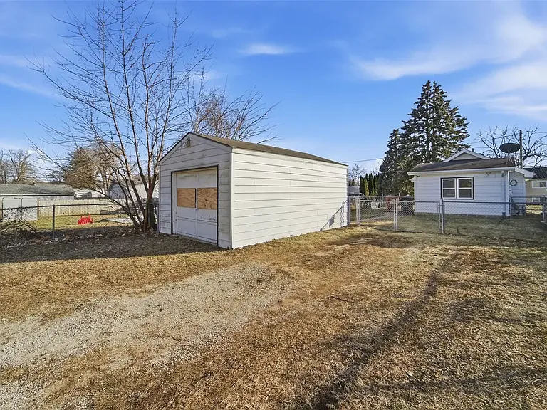 2644 Chicago Ave — Photo 6