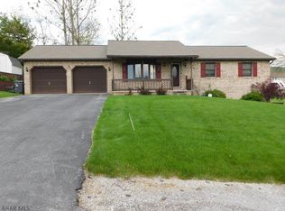 1607 E Hamilton Ln, Altoona, PA 16602