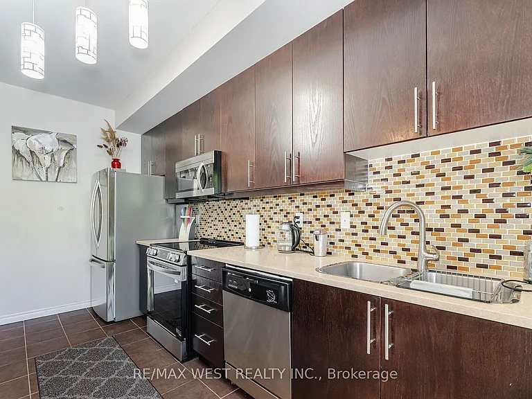 570 Lolita Gdns #209 — Photo 8