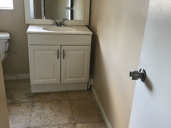 5th image of 113 S Fremont Ave APT C